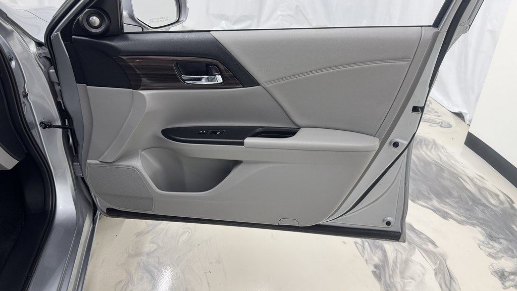 Photo 27 of this HONDA ACCORD
