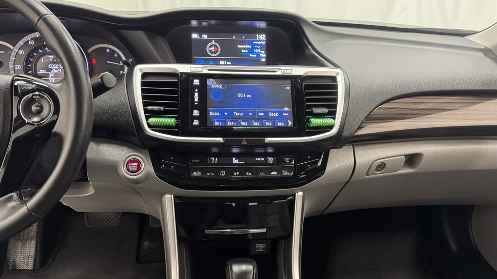 Photo 18 of this HONDA ACCORD