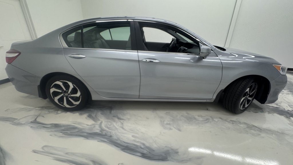 Photo 9 of this HONDA ACCORD