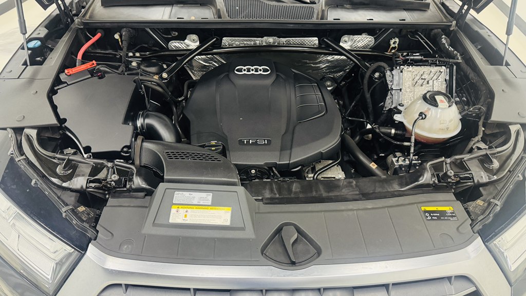 Photo 10 of this AUDI Q5