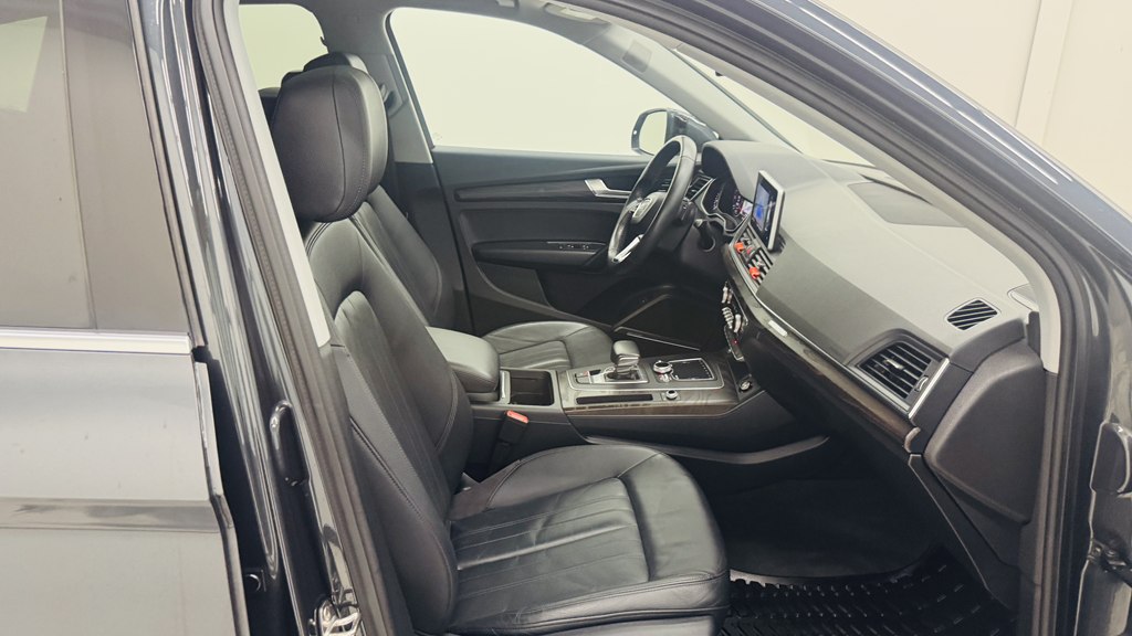 Photo 30 of this AUDI Q5