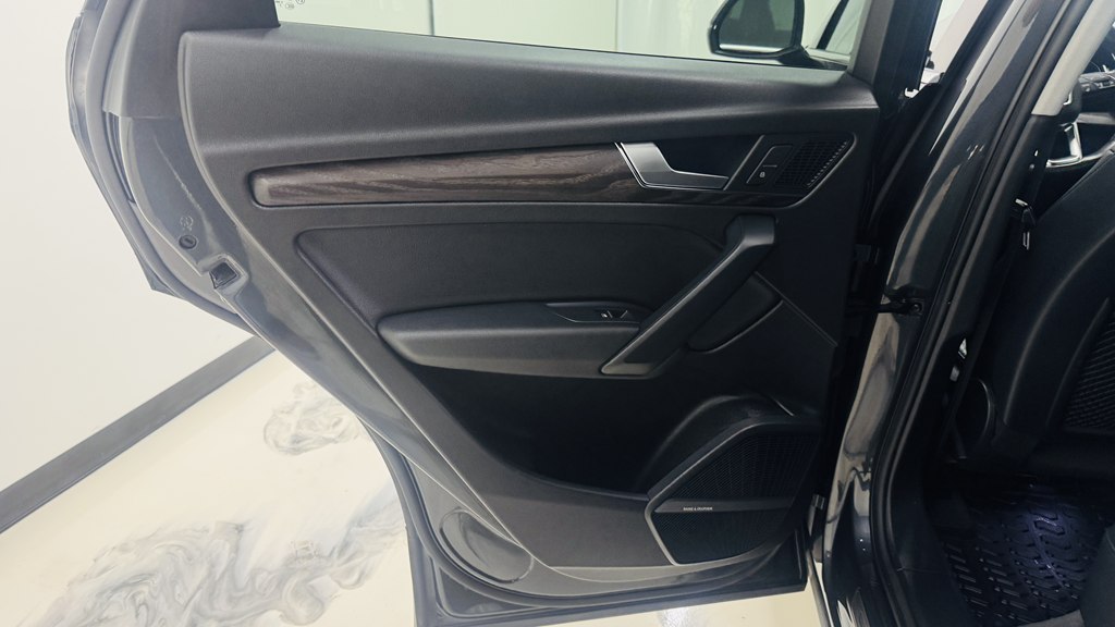 Photo 22 of this AUDI Q5