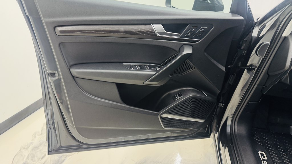 Photo 14 of this AUDI Q5