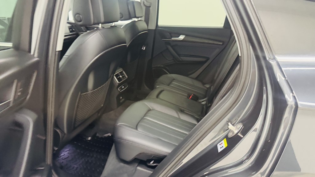 Photo 23 of this AUDI Q5