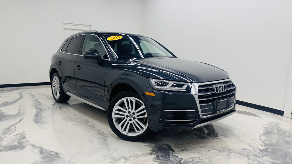 Photo 2 of this AUDI Q5