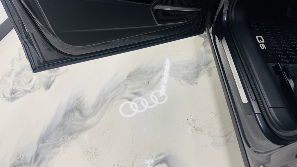 Photo 15 of this AUDI Q5