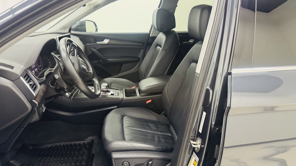 Photo 17 of this AUDI Q5