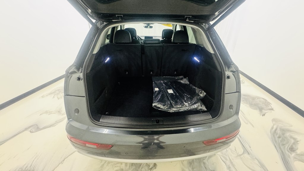 Photo 11 of this AUDI Q5