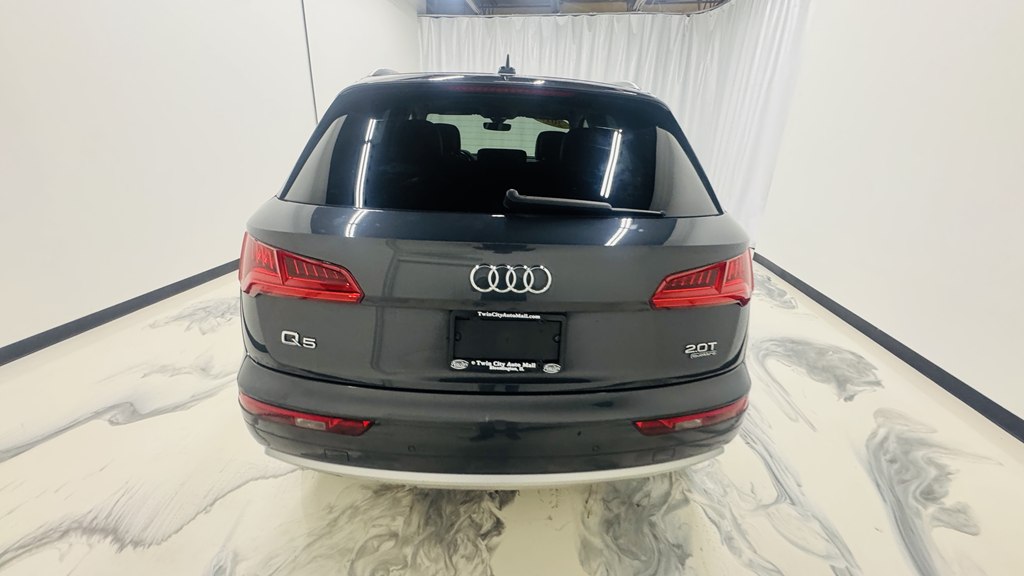 Photo 7 of this AUDI Q5
