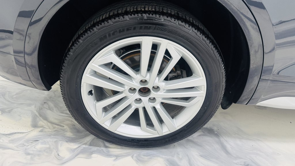 Photo 13 of this AUDI Q5