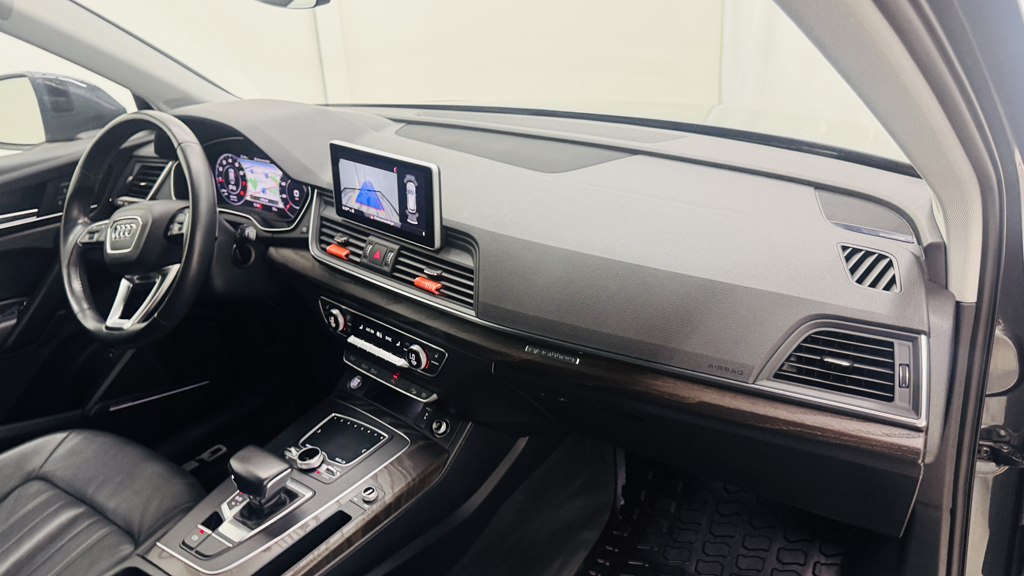 Photo 29 of this AUDI Q5