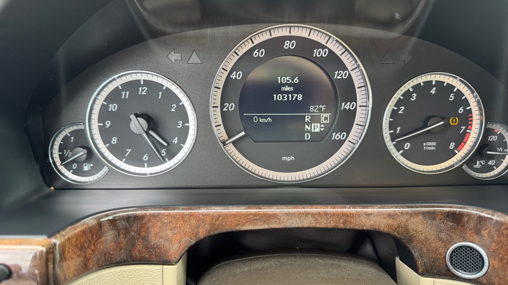 Photo 17 of this MERCEDES-BENZ E-CLASS