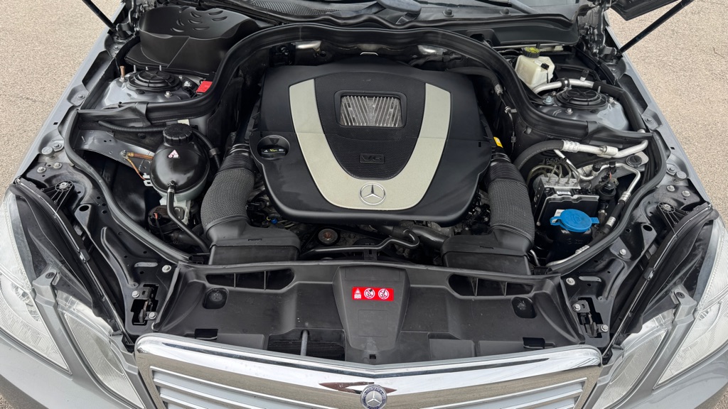 Photo 29 of this MERCEDES-BENZ E-CLASS