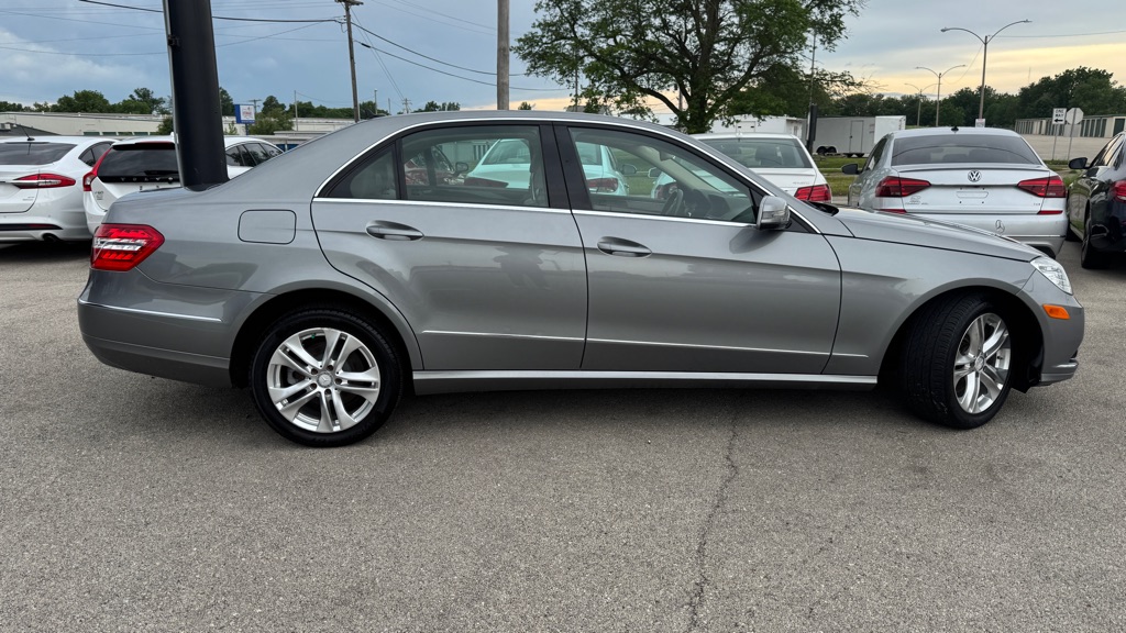 Photo 9 of this MERCEDES-BENZ E-CLASS
