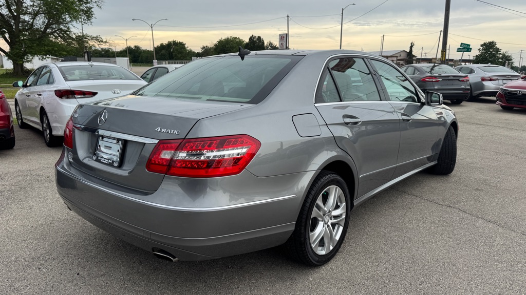 Photo 8 of this MERCEDES-BENZ E-CLASS