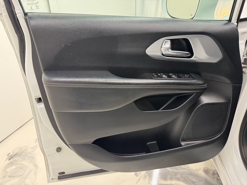 Photo 20 of this CHRYSLER PACIFICA