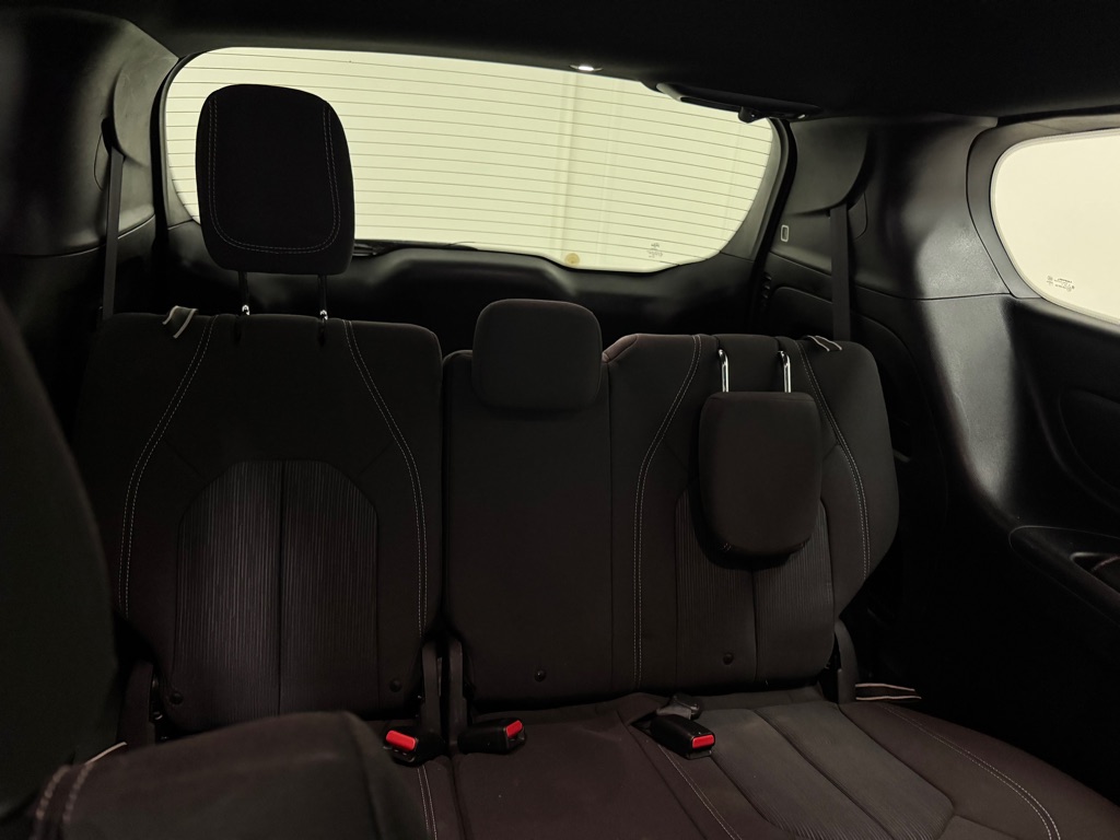 Photo 16 of this CHRYSLER PACIFICA
