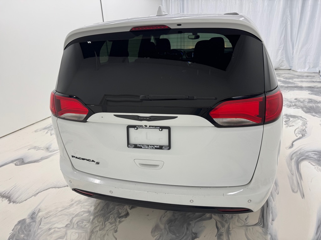Photo 7 of this CHRYSLER PACIFICA