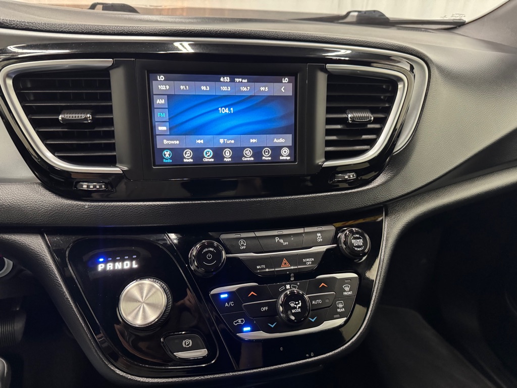 Photo 24 of this CHRYSLER PACIFICA