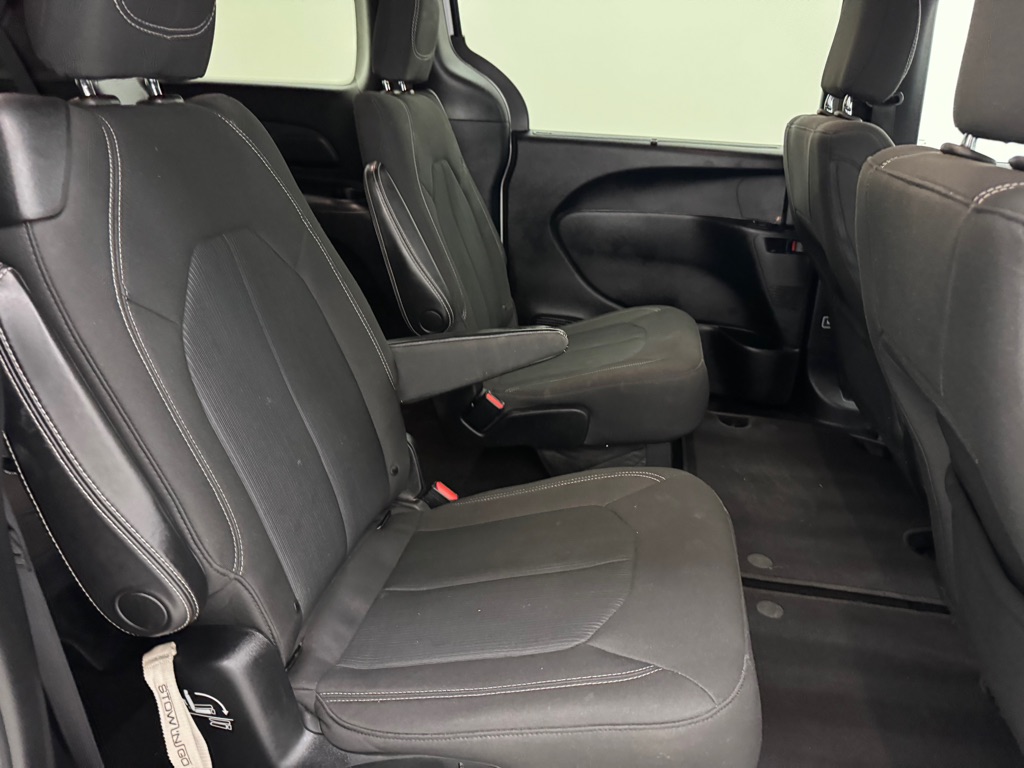 Photo 15 of this CHRYSLER PACIFICA