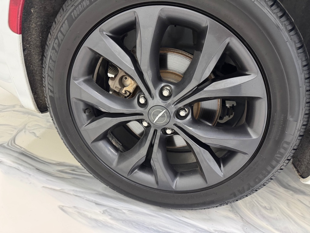 Photo 11 of this CHRYSLER PACIFICA