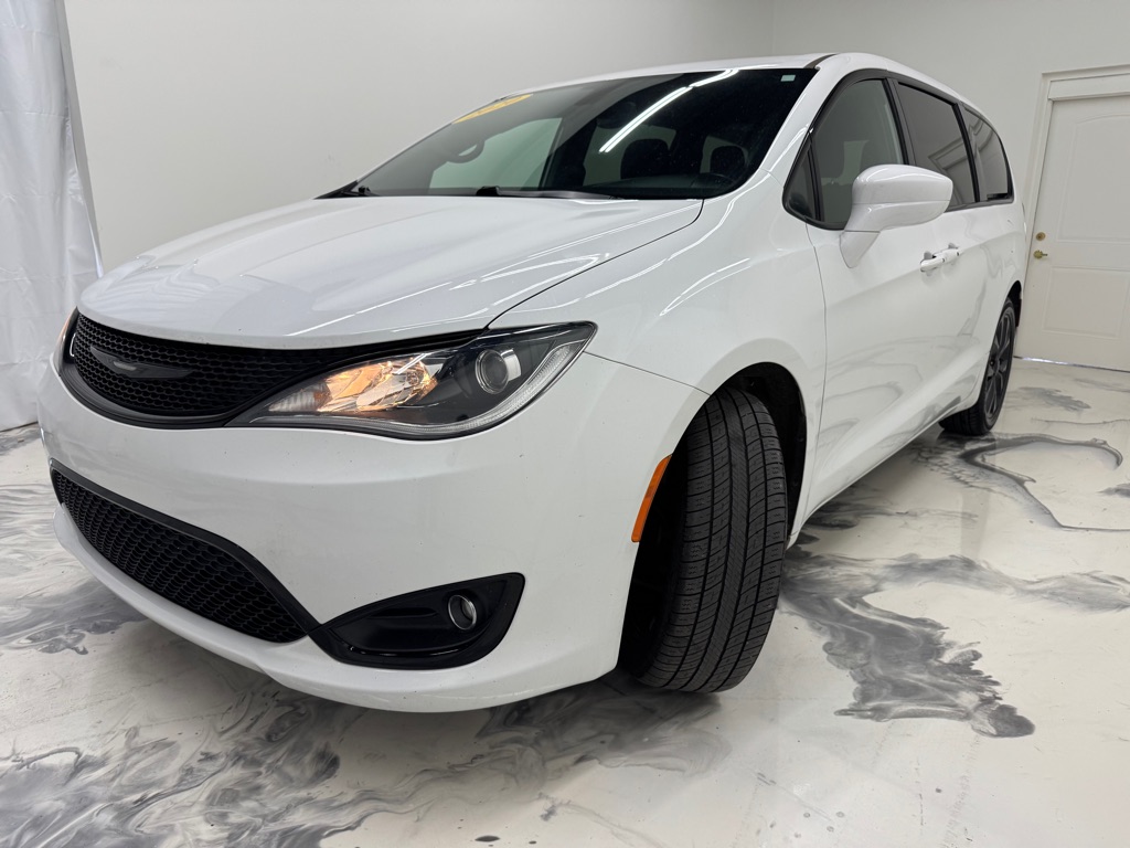 Photo 4 of this CHRYSLER PACIFICA