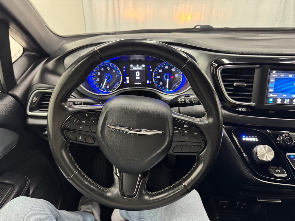 Photo 23 of this CHRYSLER PACIFICA