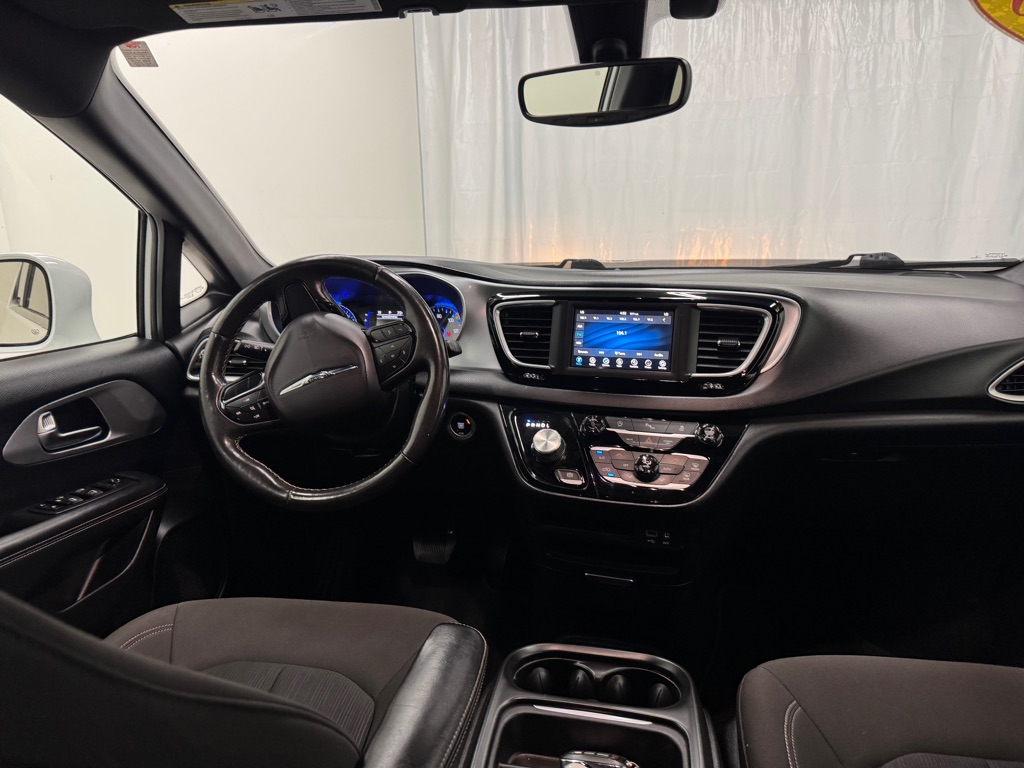 Photo 17 of this CHRYSLER PACIFICA