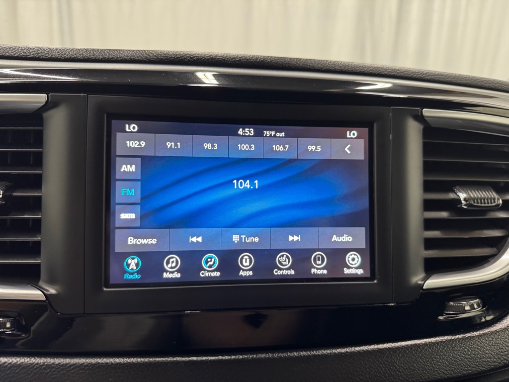 Photo 25 of this CHRYSLER PACIFICA