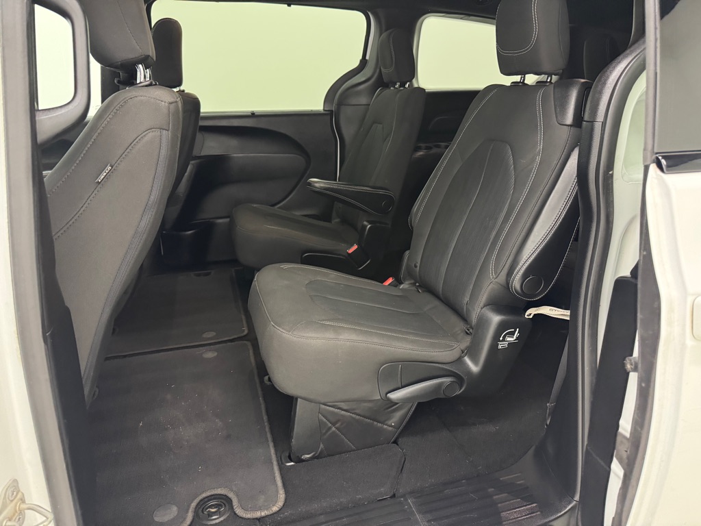 Photo 19 of this CHRYSLER PACIFICA