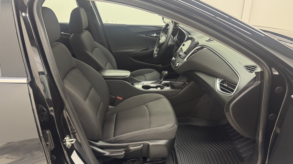 Photo 27 of this CHEVROLET MALIBU