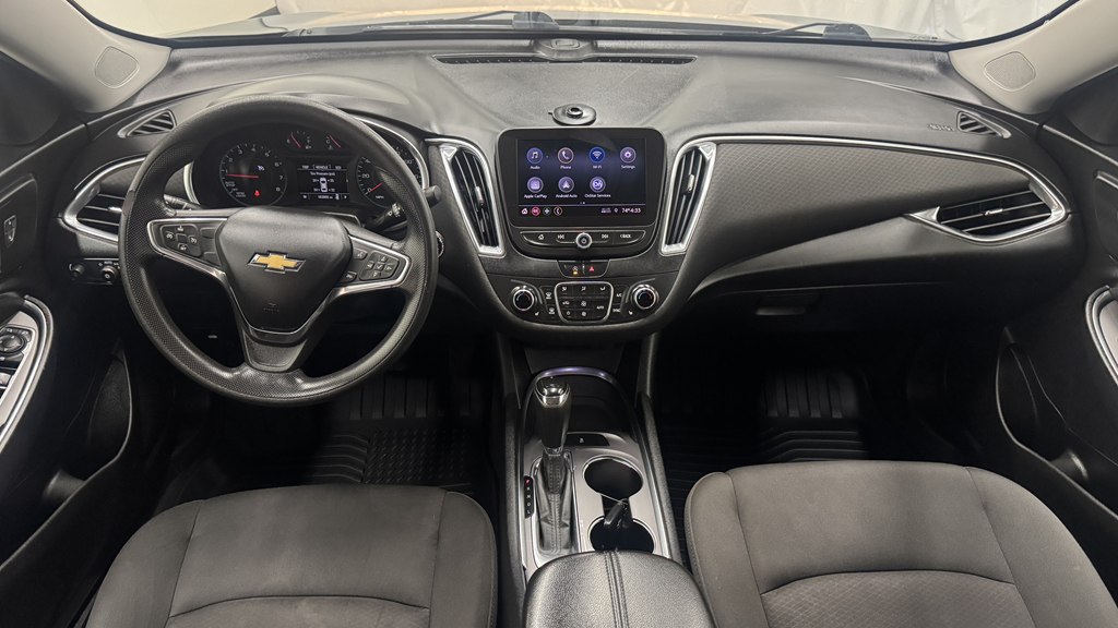 Photo 22 of this CHEVROLET MALIBU