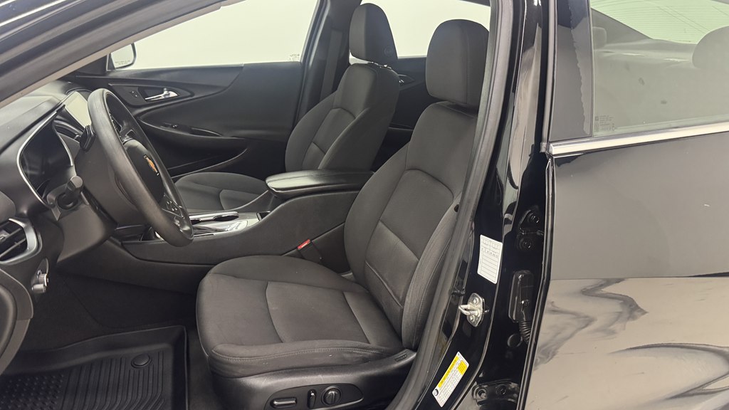 Photo 15 of this CHEVROLET MALIBU
