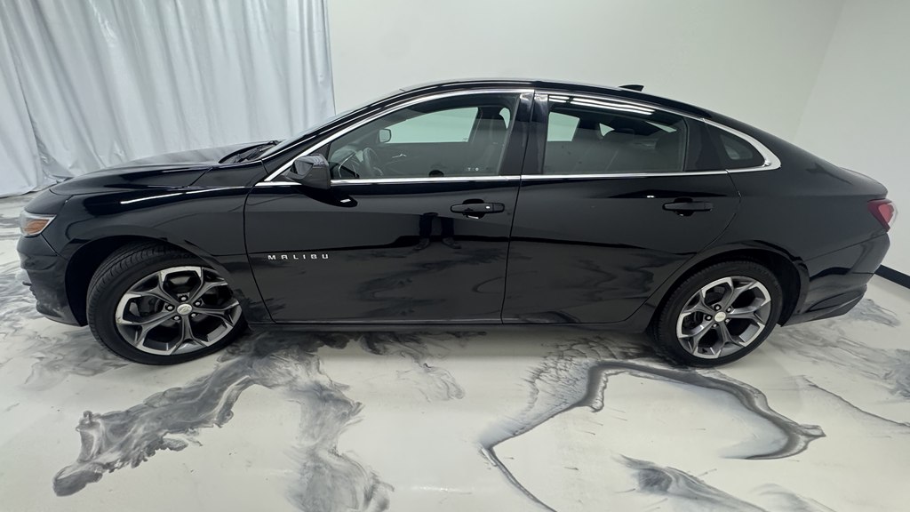 Photo 5 of this CHEVROLET MALIBU