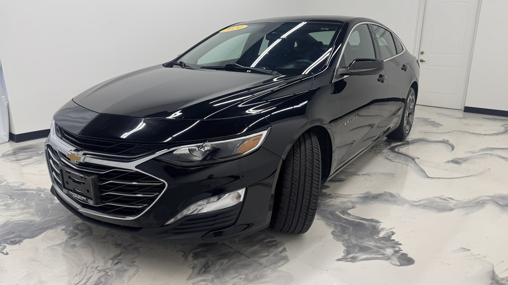 Photo 4 of this CHEVROLET MALIBU