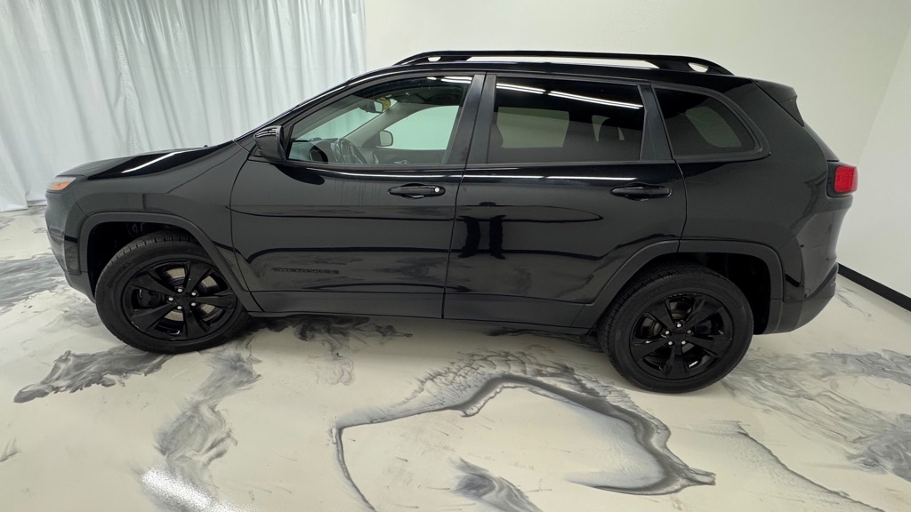 Photo 8 of this JEEP CHEROKEE