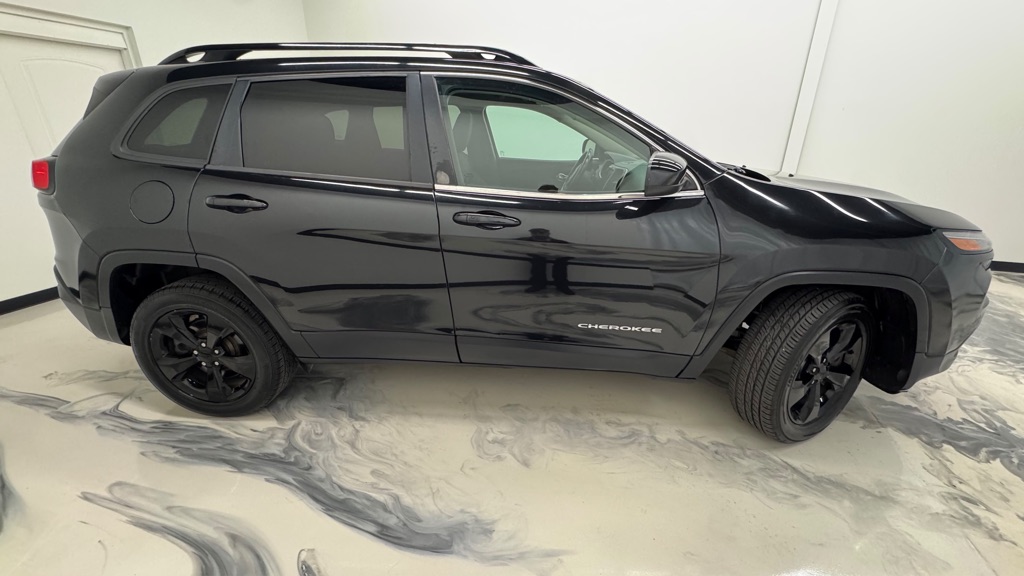 Photo 12 of this JEEP CHEROKEE