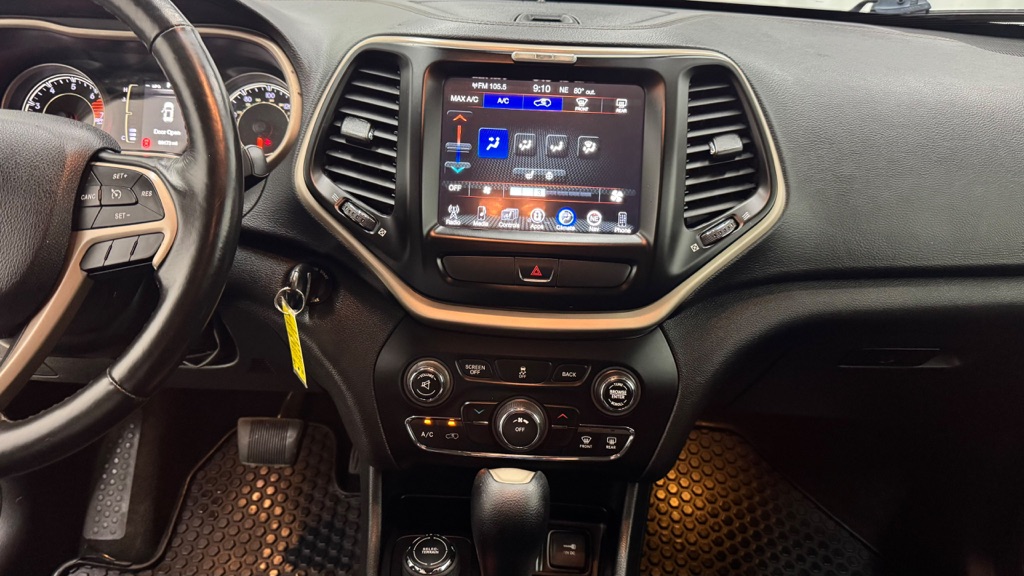 Photo 21 of this JEEP CHEROKEE