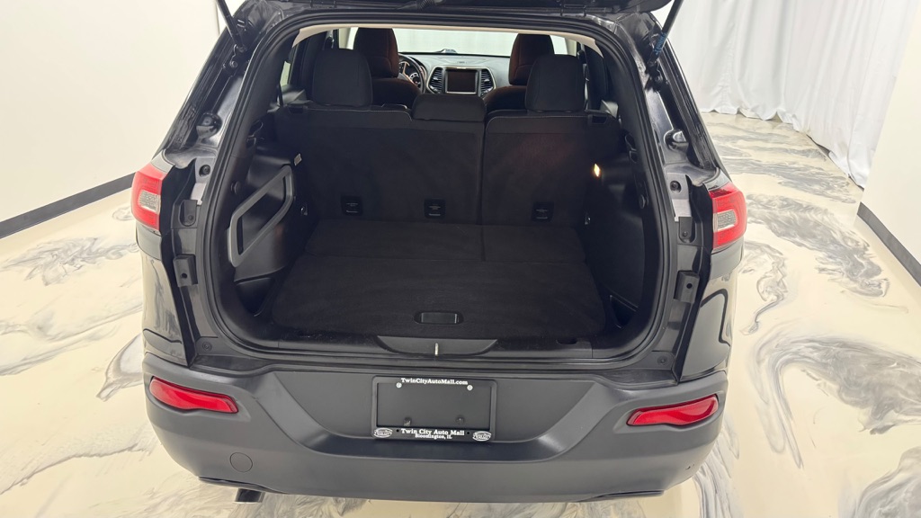 Photo 13 of this JEEP CHEROKEE