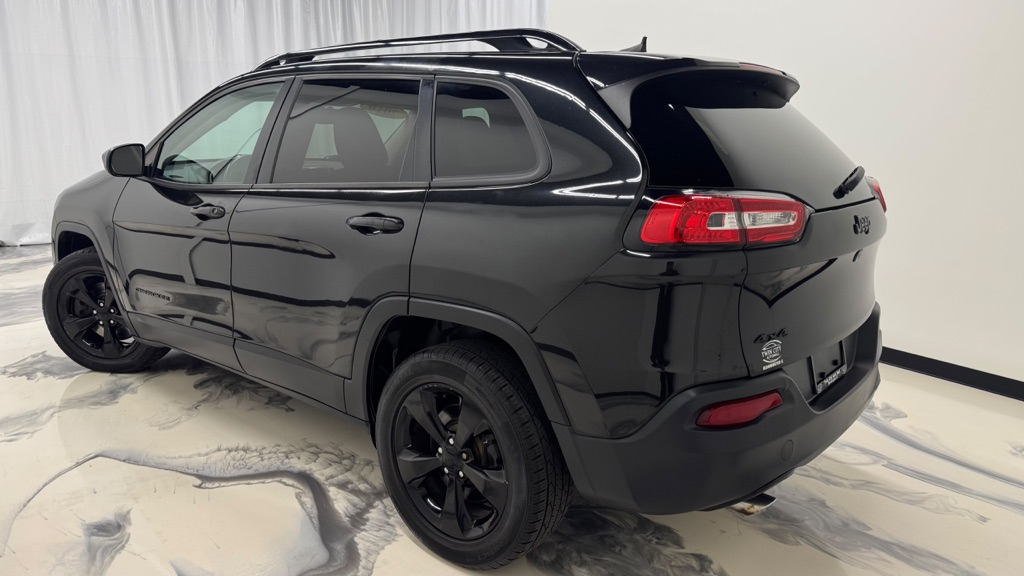 Photo 9 of this JEEP CHEROKEE