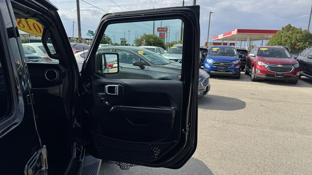 Photo 26 of this JEEP WRANGLER UNLIMI
