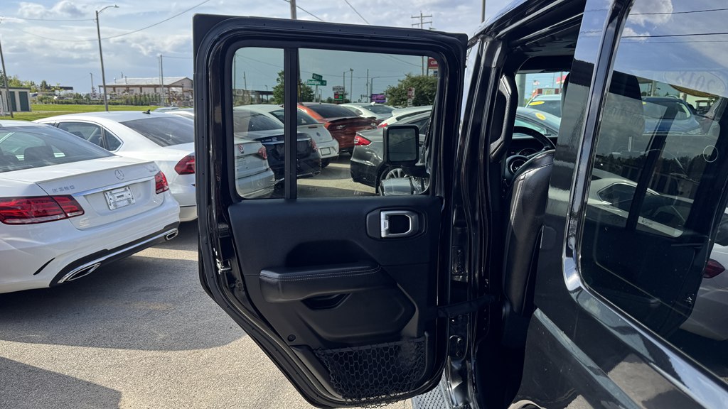Photo 21 of this JEEP WRANGLER UNLIMI