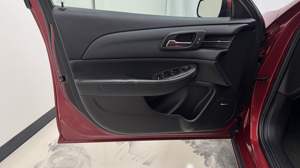Photo 14 of this CHEVROLET MALIBU