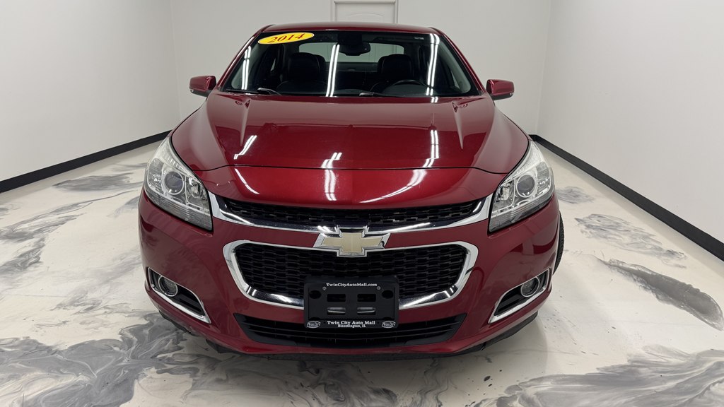 Photo 3 of this CHEVROLET MALIBU