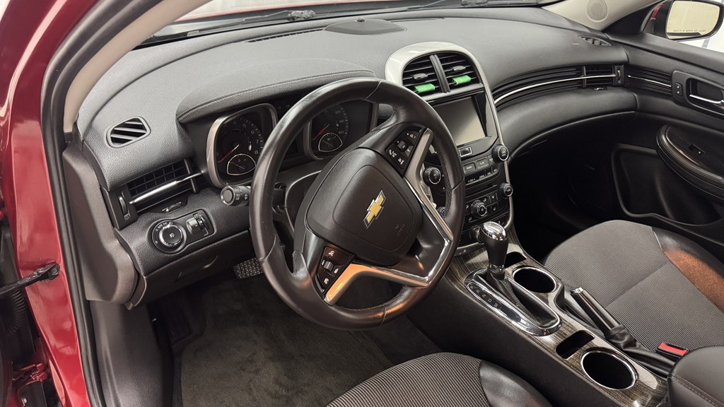 Photo 15 of this CHEVROLET MALIBU