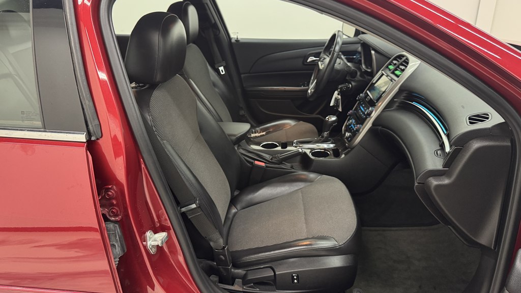 Photo 29 of this CHEVROLET MALIBU