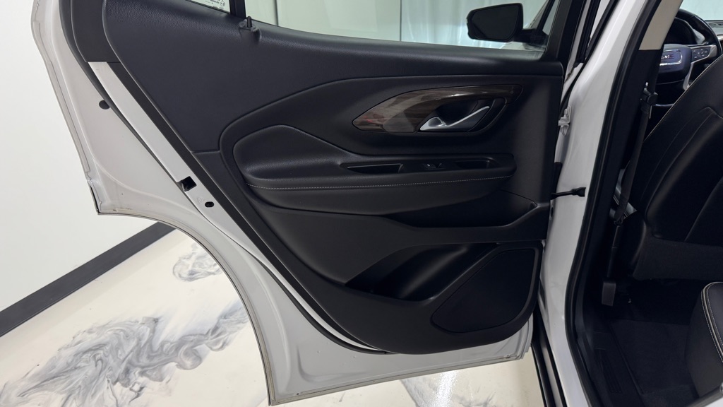 Photo 21 of this GMC TERRAIN