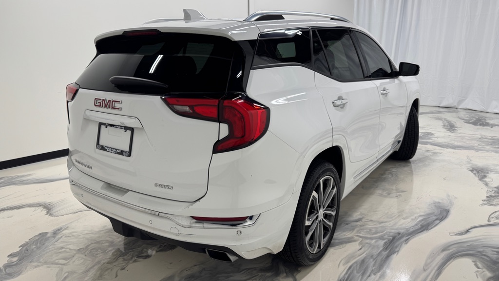 Photo 8 of this GMC TERRAIN