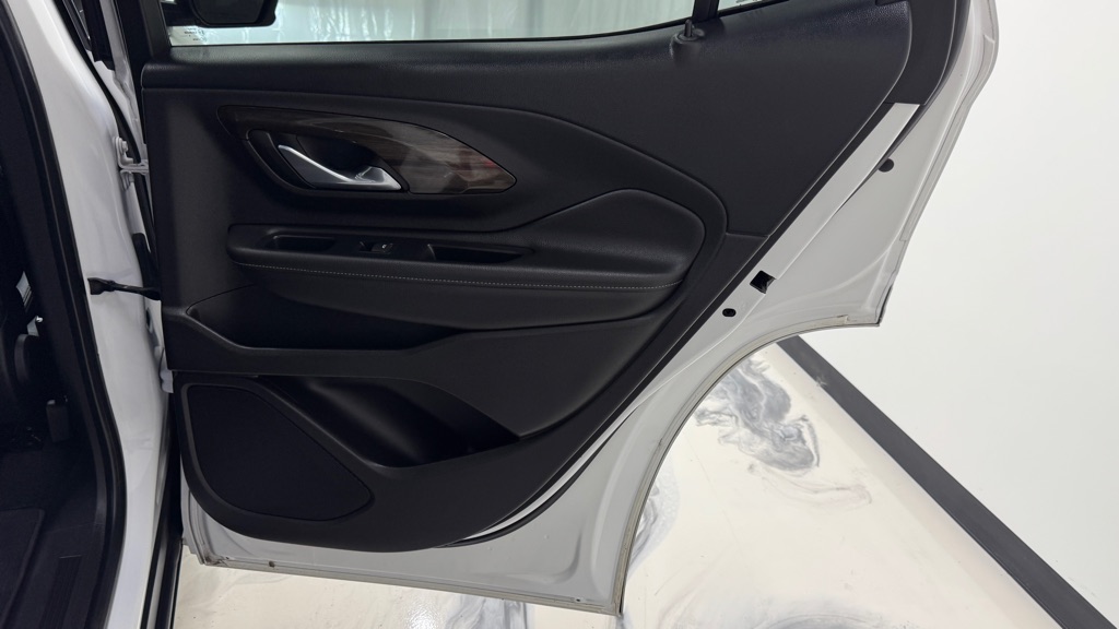 Photo 25 of this GMC TERRAIN
