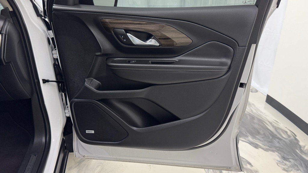 Photo 27 of this GMC TERRAIN